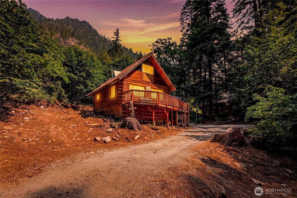 Photo of 17800 N Shore Dr. DR, Leavenworth, WA 98826 (MLS # 2553255)