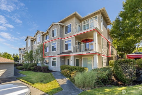 Photo of 6137 Hazel Loop SE #B, Auburn, WA 98092 (MLS # 2553946)