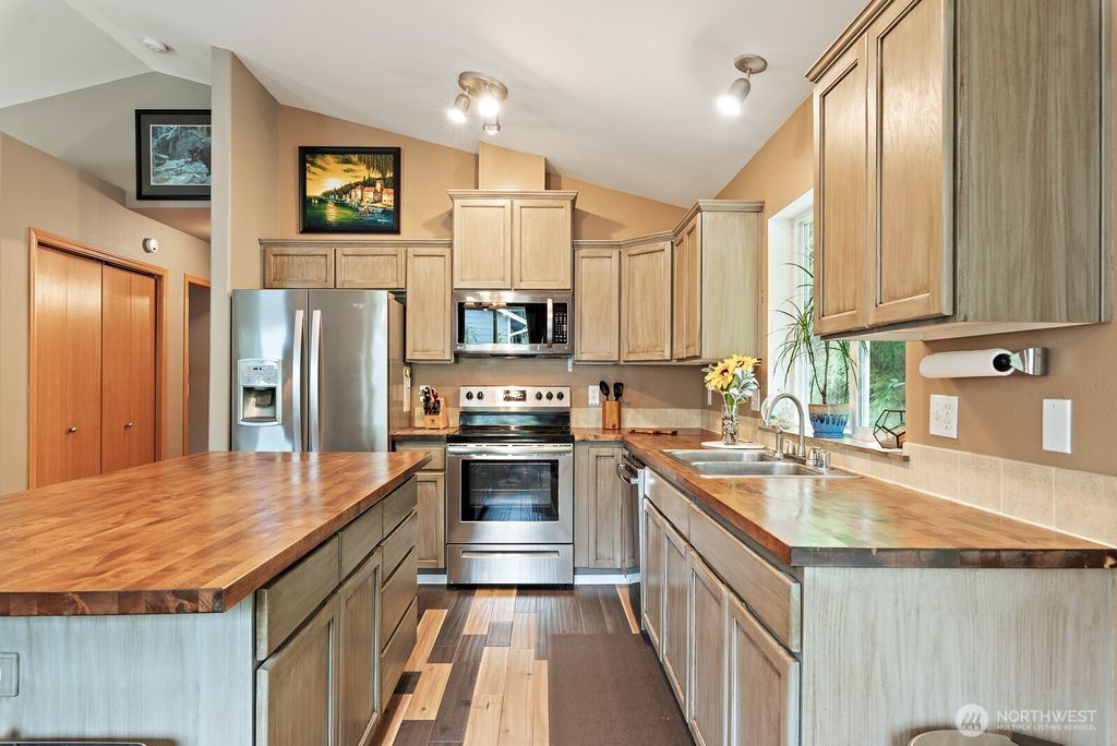 Photo of 12908 Green Mountain Way, Granite Falls, WA 98252 (MLS # 2341412)