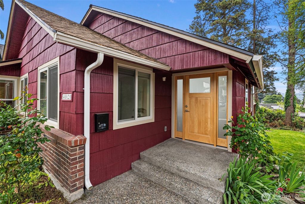 Photo of 4020 47th Avenue S, Seattle, WA 98118 (MLS # 2522893)