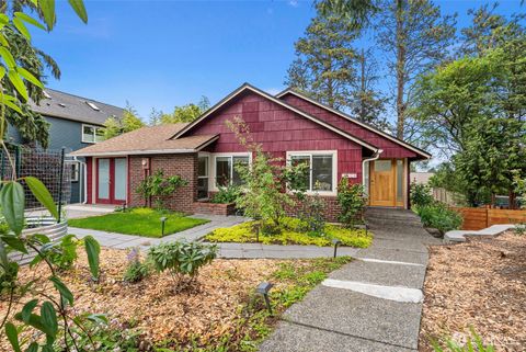 Photo of 4020 47th Avenue S, Seattle, WA 98118 (MLS # 2522893)
