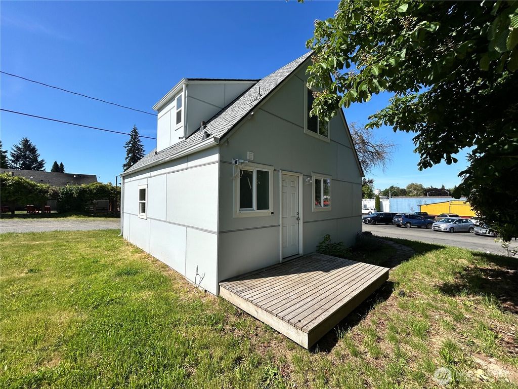 Photo of 408 Steele Street SE, Olympia, WA 98501 (MLS # 2528390)