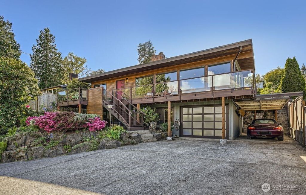 Photo of 14303 38th Avenue NE, Seattle, WA 98125 (MLS # 2374395)