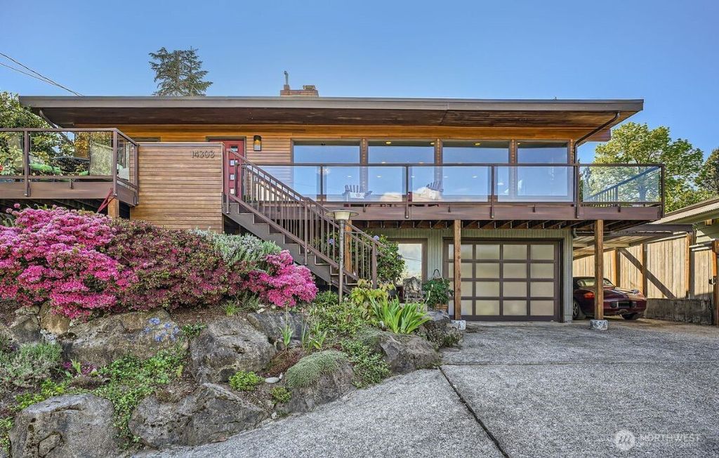 Photo of 14303 38th Avenue NE, Seattle, WA 98125 (MLS # 2374395)