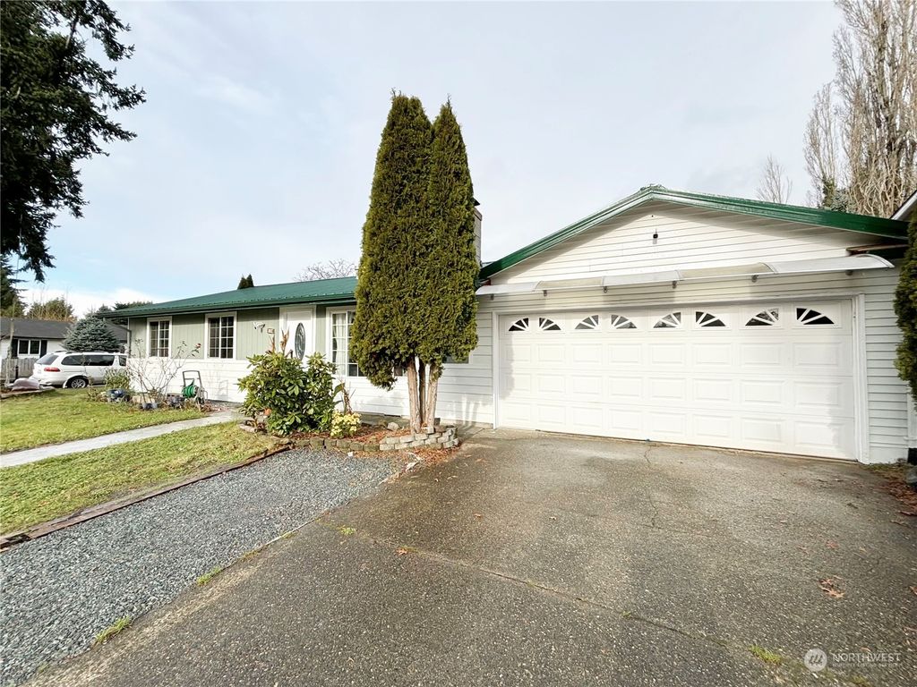 Photo of 11804 SE 252nd PL Pl, Kent, WA 98030 (MLS # 2303898)