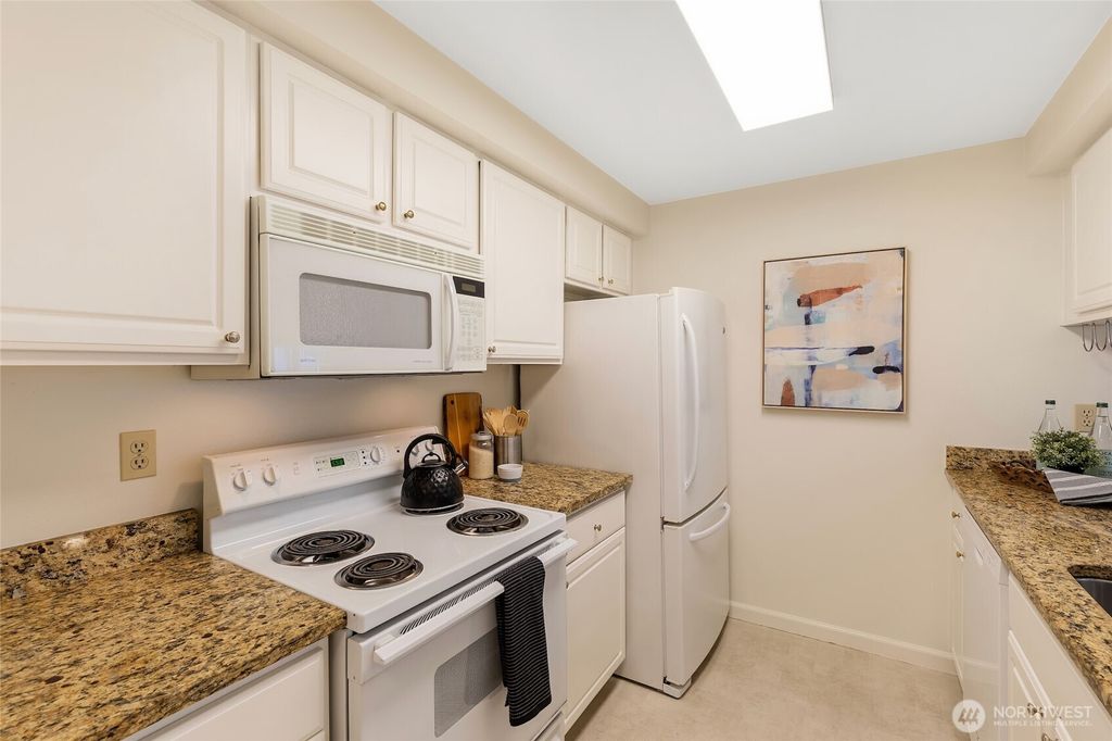 Photo of 132 NE 95th Street #B205, Seattle, WA 98115 (MLS # 2413776)