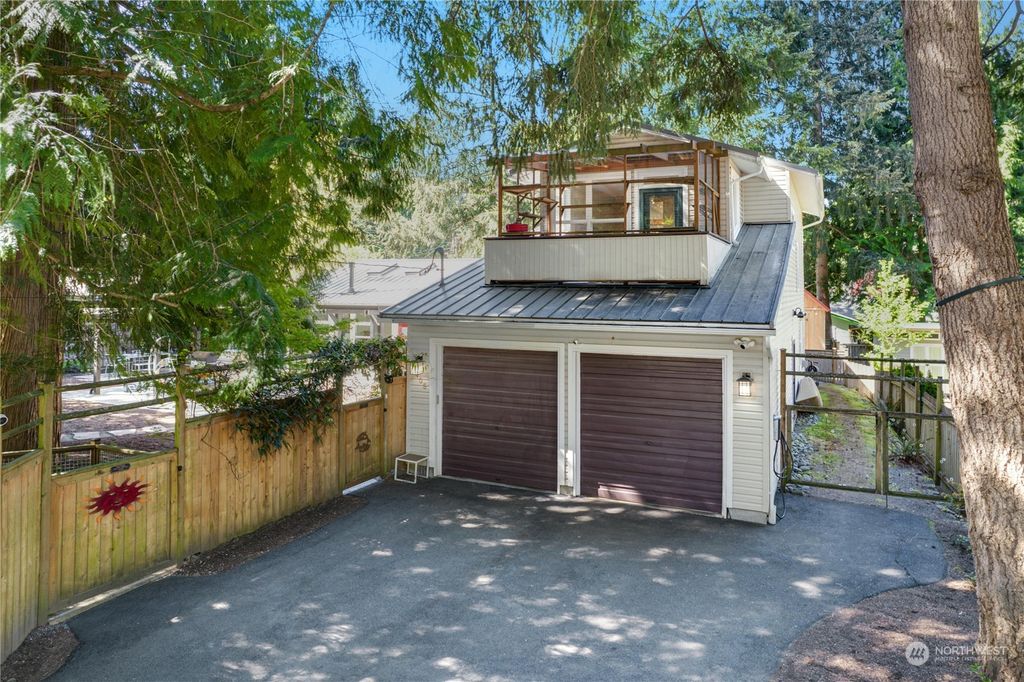 Photo of 405 Mount McKinley Drive SW, Issaquah, WA 98027 (MLS # 2223648)