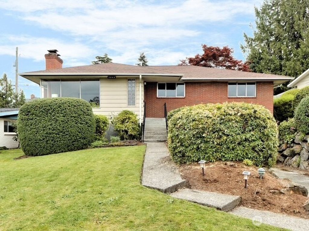 Photo of 7051 S Lakeridge Drive, Seattle, WA 98178 (MLS # 2514962)