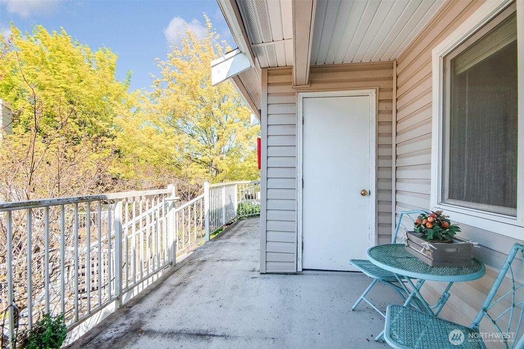 Photo of 11130 SE 208th Street #G203, Kent, WA 98031 (MLS # 2369151)