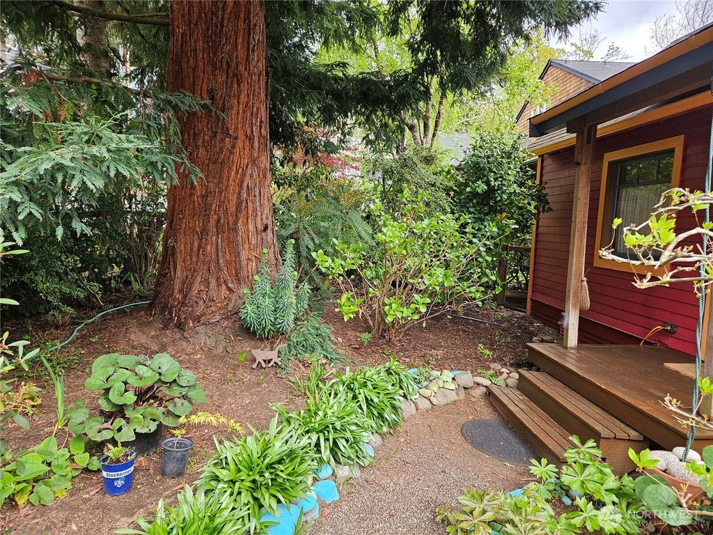 Photo of 9345 NE Seaview Avenue, Indianola, WA 98342 (MLS # 2508326)