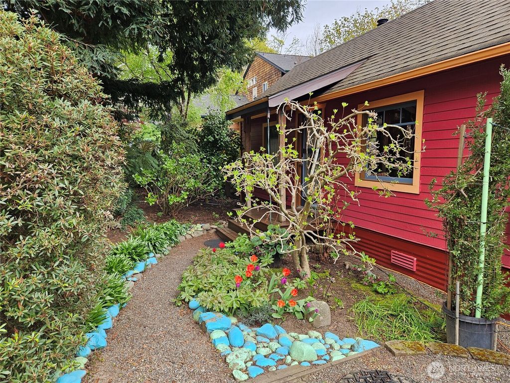 Photo of 9345 NE Seaview Avenue, Indianola, WA 98342 (MLS # 2508326)