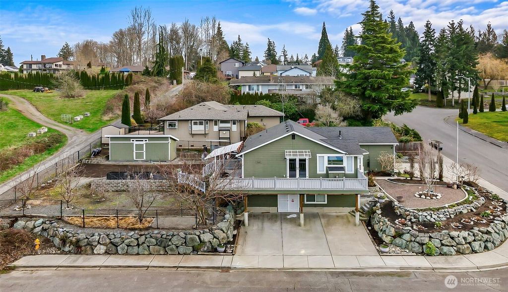 Photo of 6811 54th Place NE, Marysville, WA 98270 (MLS # 2471838)