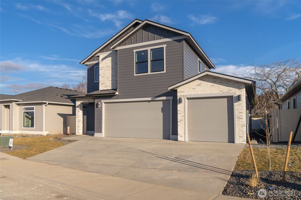 Photo of 567 S Perry Avenue, East Wenatchee, WA 98802 (MLS # 2495604)