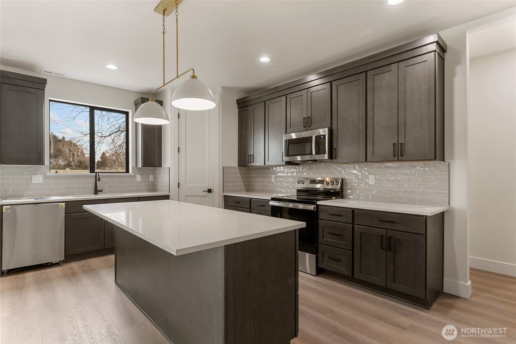 Photo of 567 S Perry Avenue, East Wenatchee, WA 98802 (MLS # 2495604)