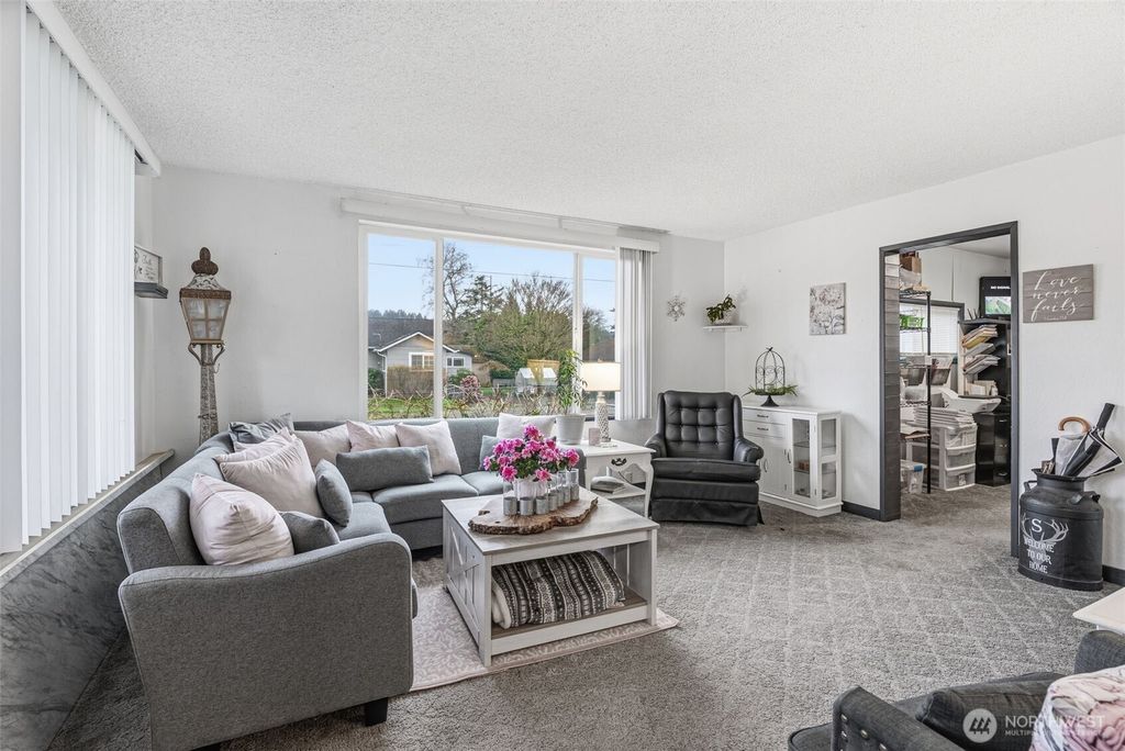 Photo of 441 4th Avenue SW, Castle Rock, WA 98611 (MLS # 2493324)