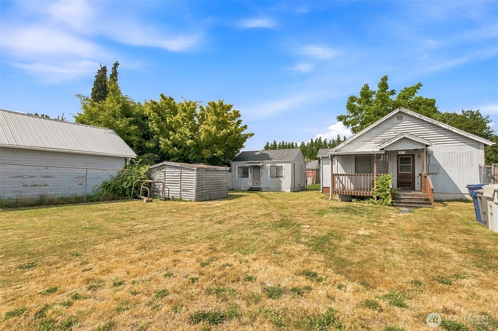 Photo of 810 N 4th Street, Renton, WA 98057 (MLS # 2559730)