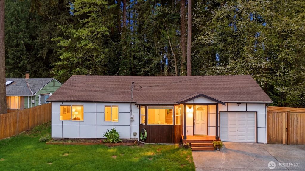 Photo of 10404 Jovita Blvd Blvd E, Puyallup, WA 98372 (MLS # 2512920)