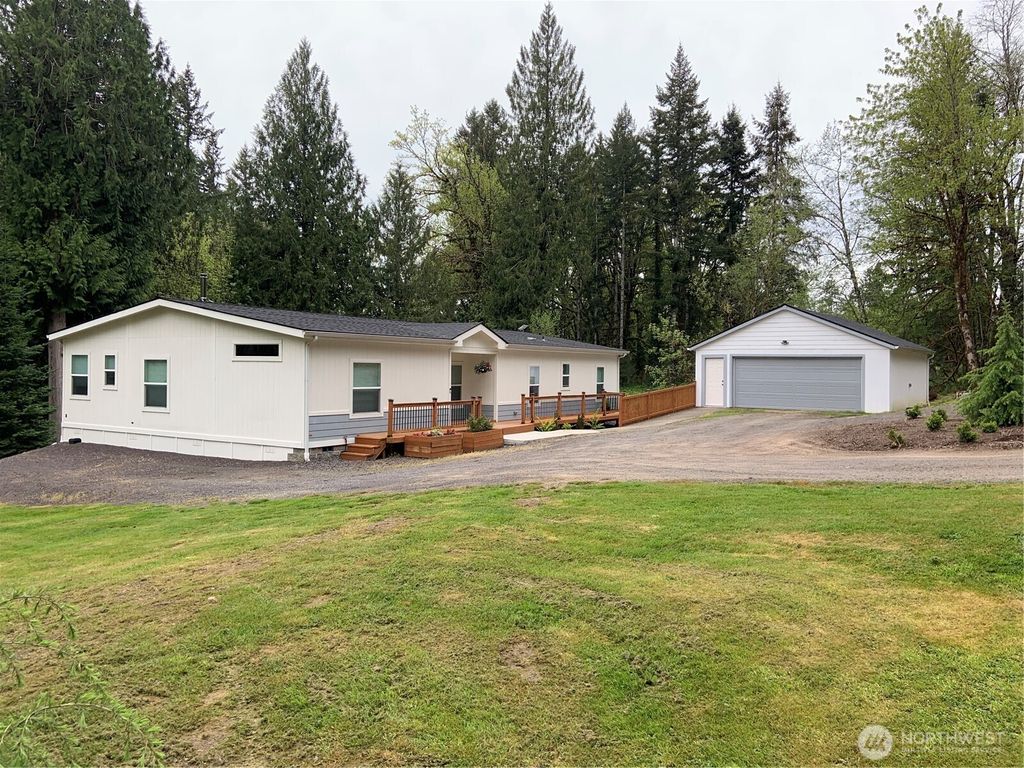 Photo of 2571 Hazel Dell Road, Castle Rock, WA 98611 (MLS # 2510668)
