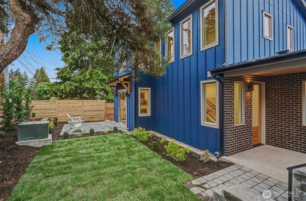 Photo of 11247 108th Avenue NE, Kirkland, WA 98033 (MLS # 2490714)