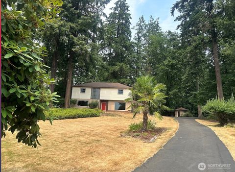 Photo of 2902 Huntington Place, Longview, WA 98632 (MLS # 2559600)