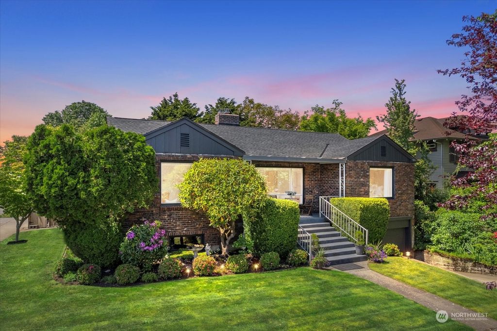 Photo of 1532 Hoyt Avenue, Everett, WA 98201 (MLS # 2239802)