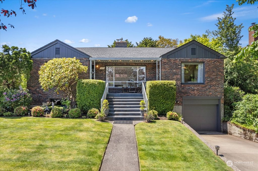 Photo of 1532 Hoyt Avenue, Everett, WA 98201 (MLS # 2239802)