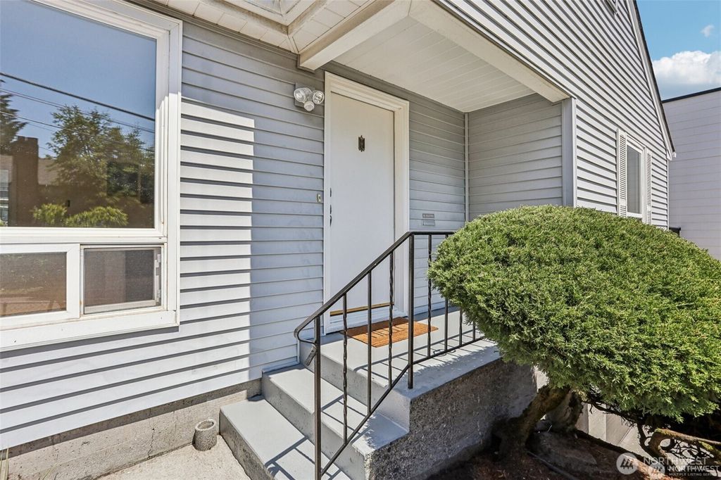 Photo of 8902 17th Avenue NE, Seattle, WA 98115 (MLS # 2397190)