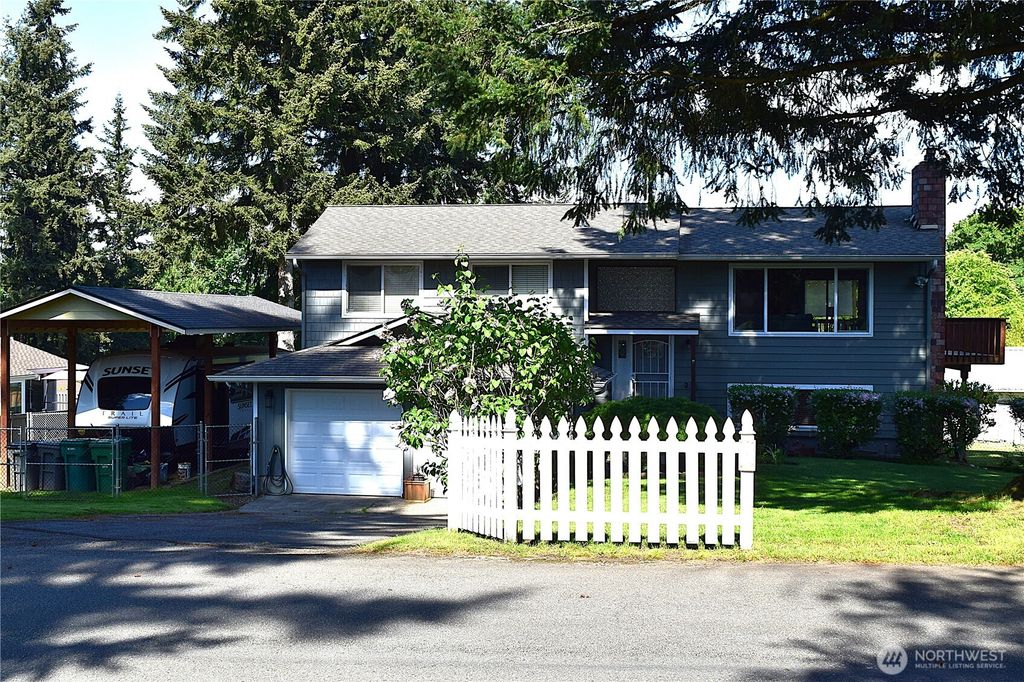Photo of 8611 Vistarama Avenue, Everett, WA 98208 (MLS # 2519192)