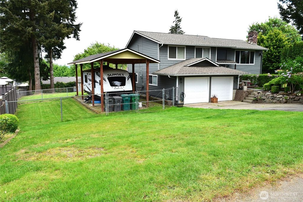 Photo of 8611 Vistarama Avenue, Everett, WA 98208 (MLS # 2519192)