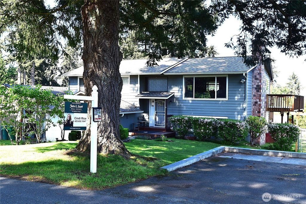 Photo of 8611 Vistarama Avenue, Everett, WA 98208 (MLS # 2519192)
