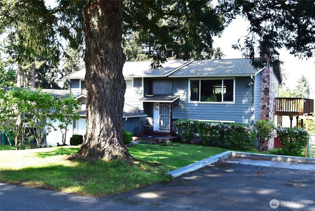 Photo of 8611 Vistarama Avenue, Everett, WA 98208 (MLS # 2519192)
