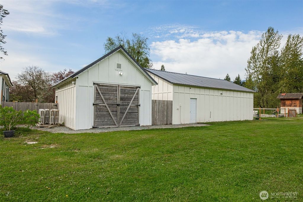 Photo of 307 Maple Street, Hamilton, WA 98255 (MLS # 2507760)