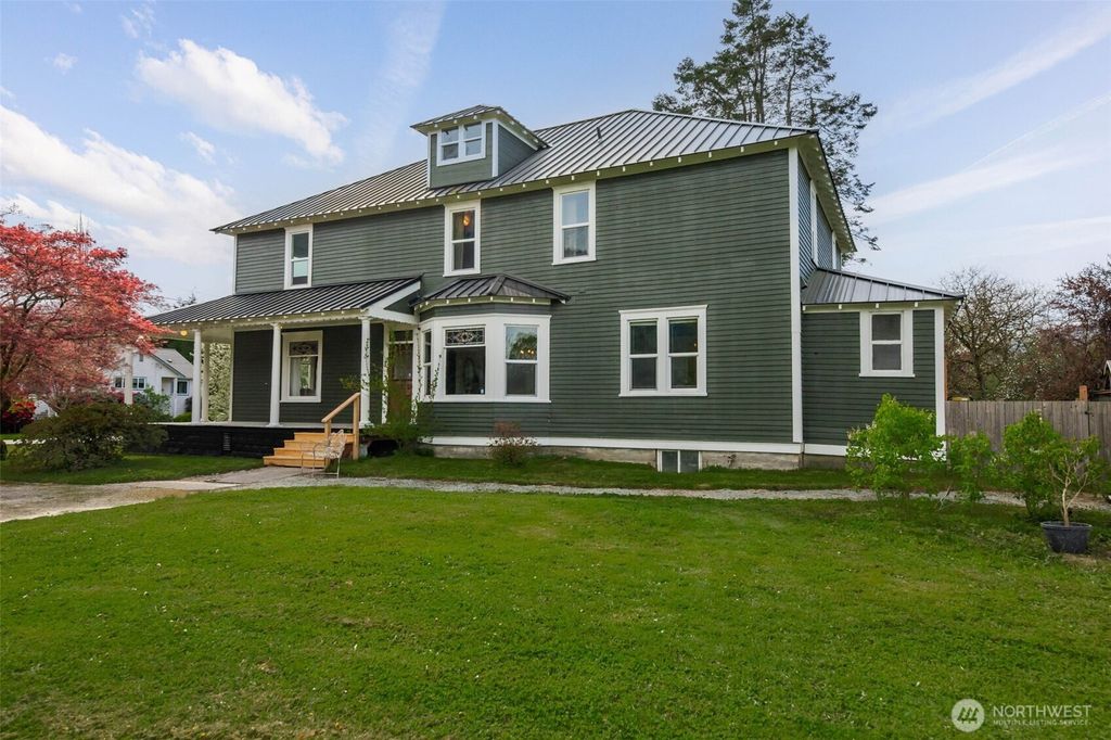 Photo of 307 Maple Street, Hamilton, WA 98255 (MLS # 2507760)