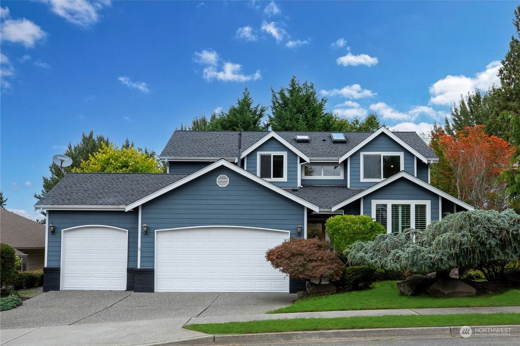 Photo of 1814 NE 25th Place, Renton, WA 98056 (MLS # 2168898)