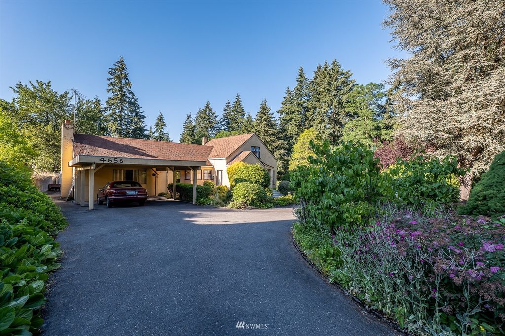 Photo of 4656 S 160th Street, Tukwila, WA 98188 (MLS # 1972830)