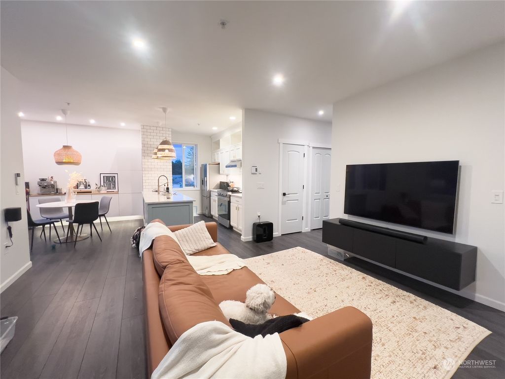 Photo of 2807 SE 8th Place #2103, Renton, WA 98058 (MLS # 2270271)