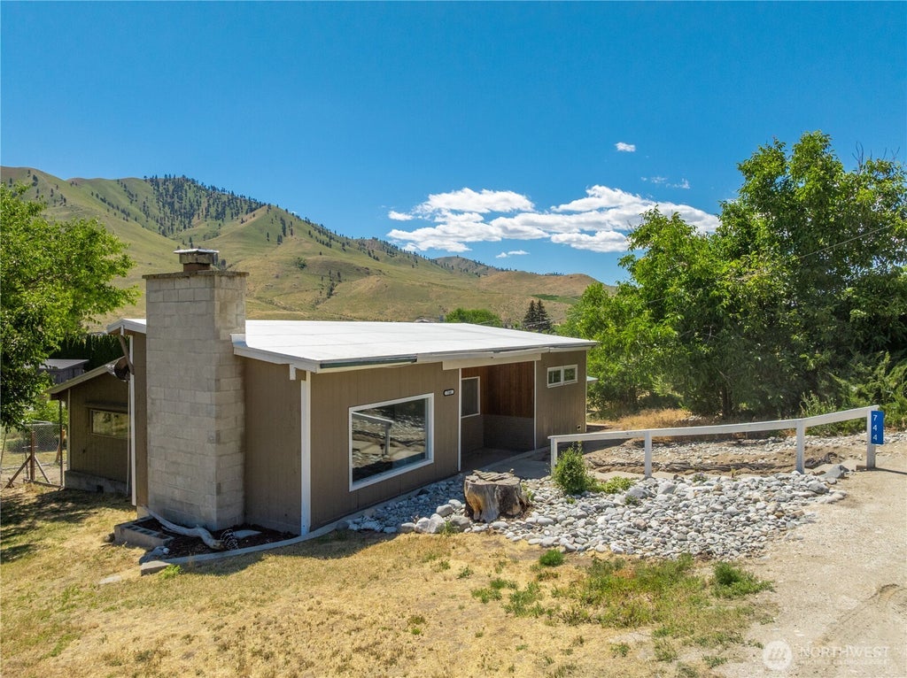 Photo of 744 Riverview Cemetery Road, Chelan, WA 98816 (MLS # 2543140)