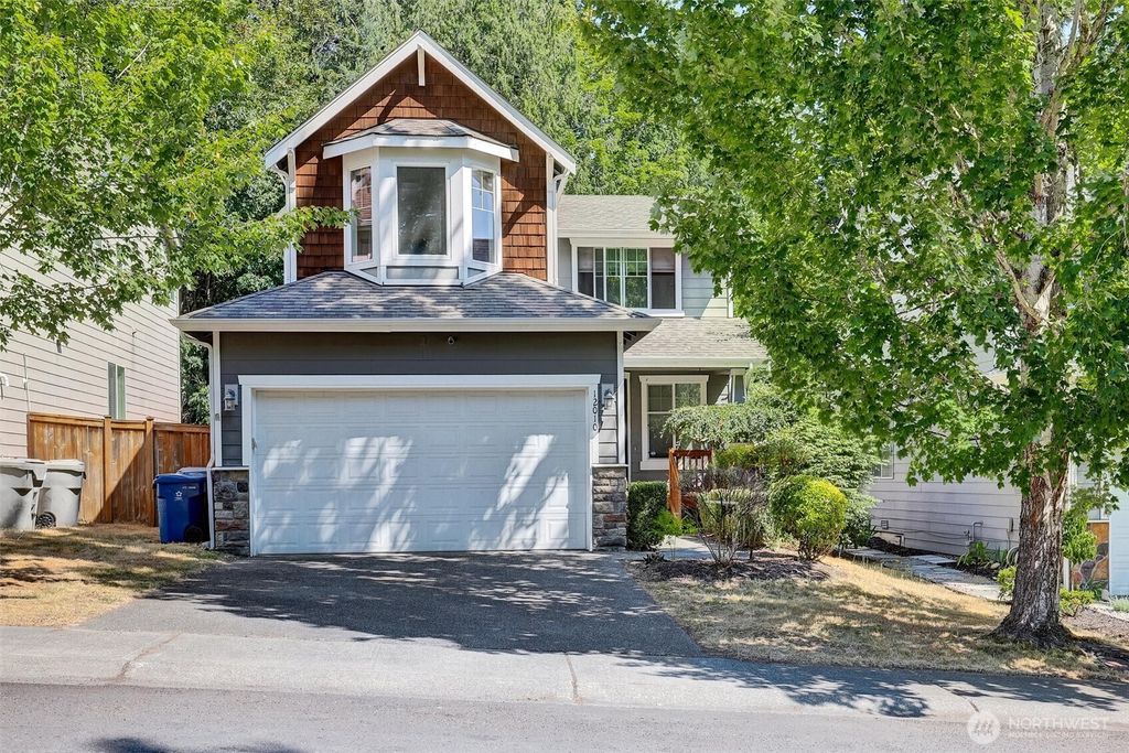 Photo of 12010 SE 186th St St, Renton, WA 98058 (MLS # 2466013)