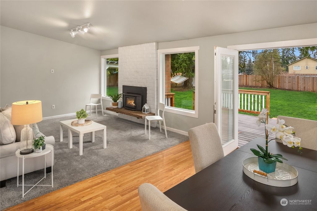 Photo of 125 155th Street SW, Lynnwood, WA 98087 (MLS # 2199930)