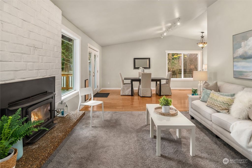 Photo of 125 155th Street SW, Lynnwood, WA 98087 (MLS # 2199930)