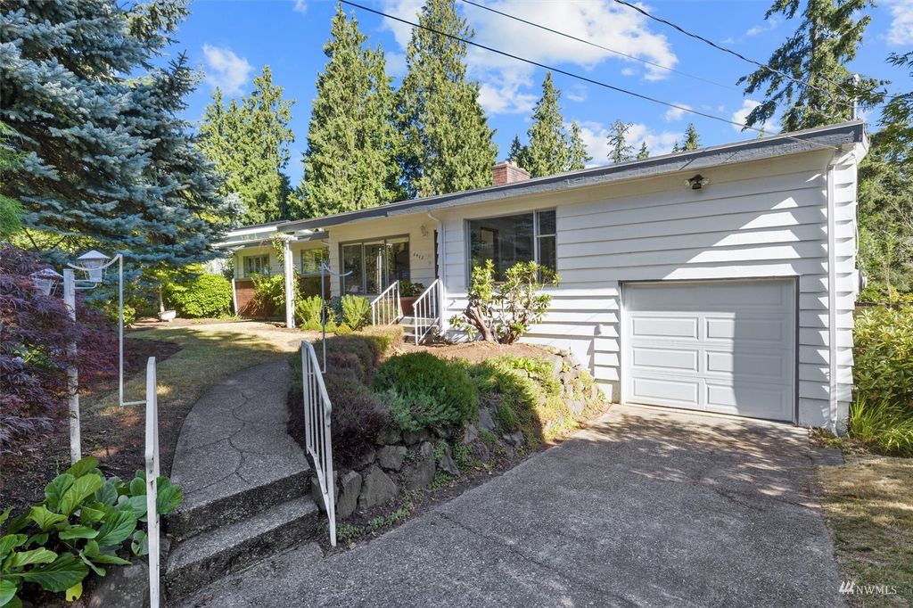 Photo of 6422 NE 154TH Street, Kenmore, WA 98028 (MLS # 1982144)