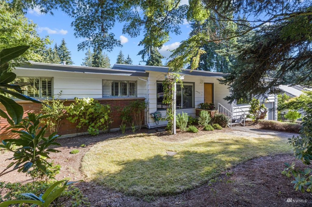 Photo of 6422 NE 154TH Street, Kenmore, WA 98028 (MLS # 1982144)