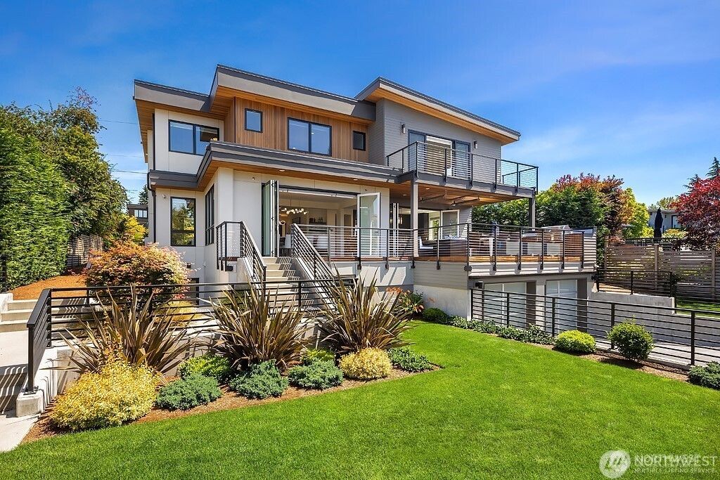 Photo of 231 8th Avenue W, Kirkland, WA 98033 (MLS # 2465568)