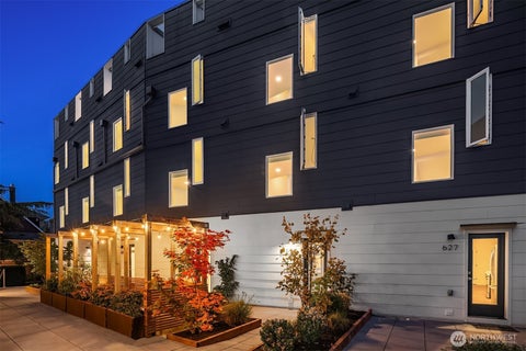 Photo of 633 13th Avenue E, Seattle, WA 98102 (MLS # 2570792)