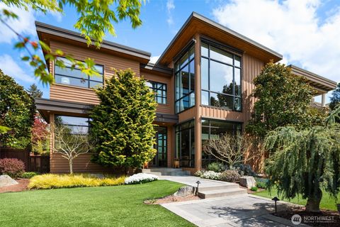 Photo of 518 14th Avenue W, Kirkland, WA 98033 (MLS # 2510913)