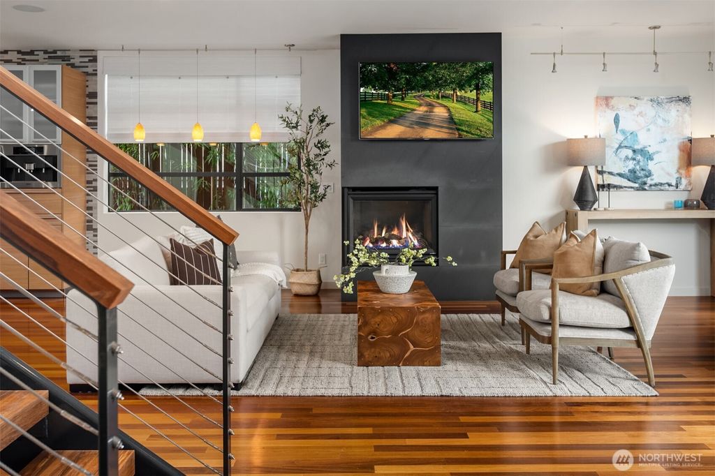 Photo of 518 14th Avenue W, Kirkland, WA 98033 (MLS # 2510913)