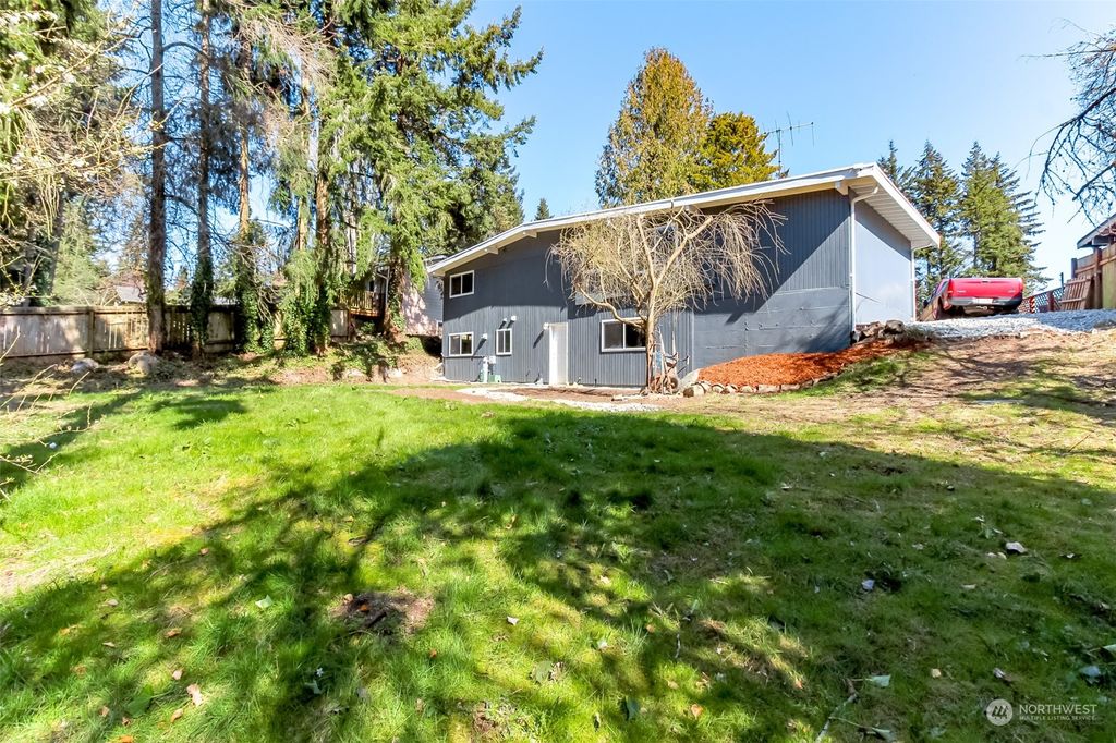 Photo of 31029 7th Avenue SW, Federal Way, WA 98023 (MLS # 2047321)