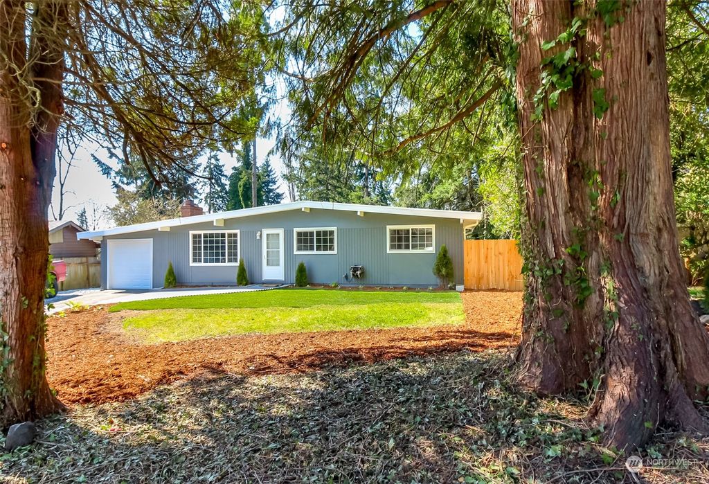 Photo of 31029 7th Avenue SW, Federal Way, WA 98023 (MLS # 2047321)