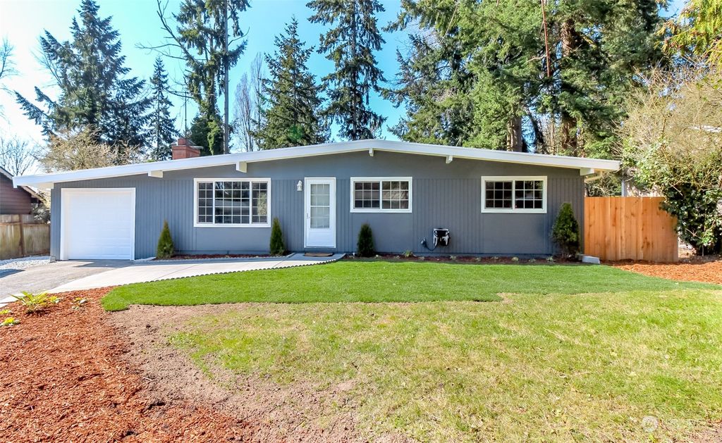 Photo of 31029 7th Avenue SW, Federal Way, WA 98023 (MLS # 2047321)