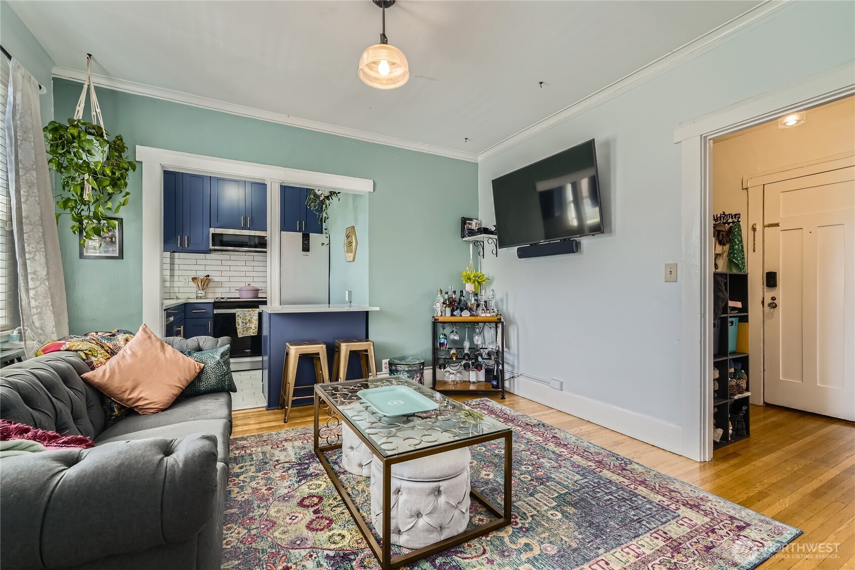 214 Summit Avenue E 407